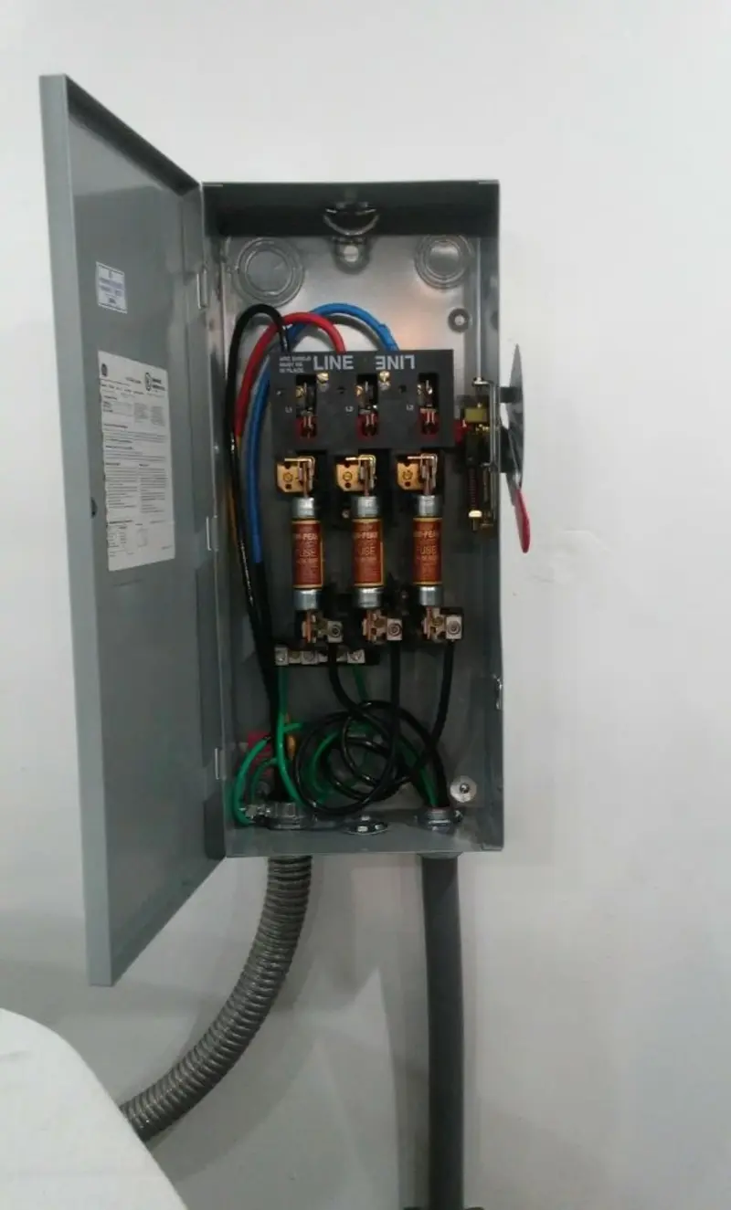 Three-phase disconnect switch installed for Smoke Detector Installation in Josephine
